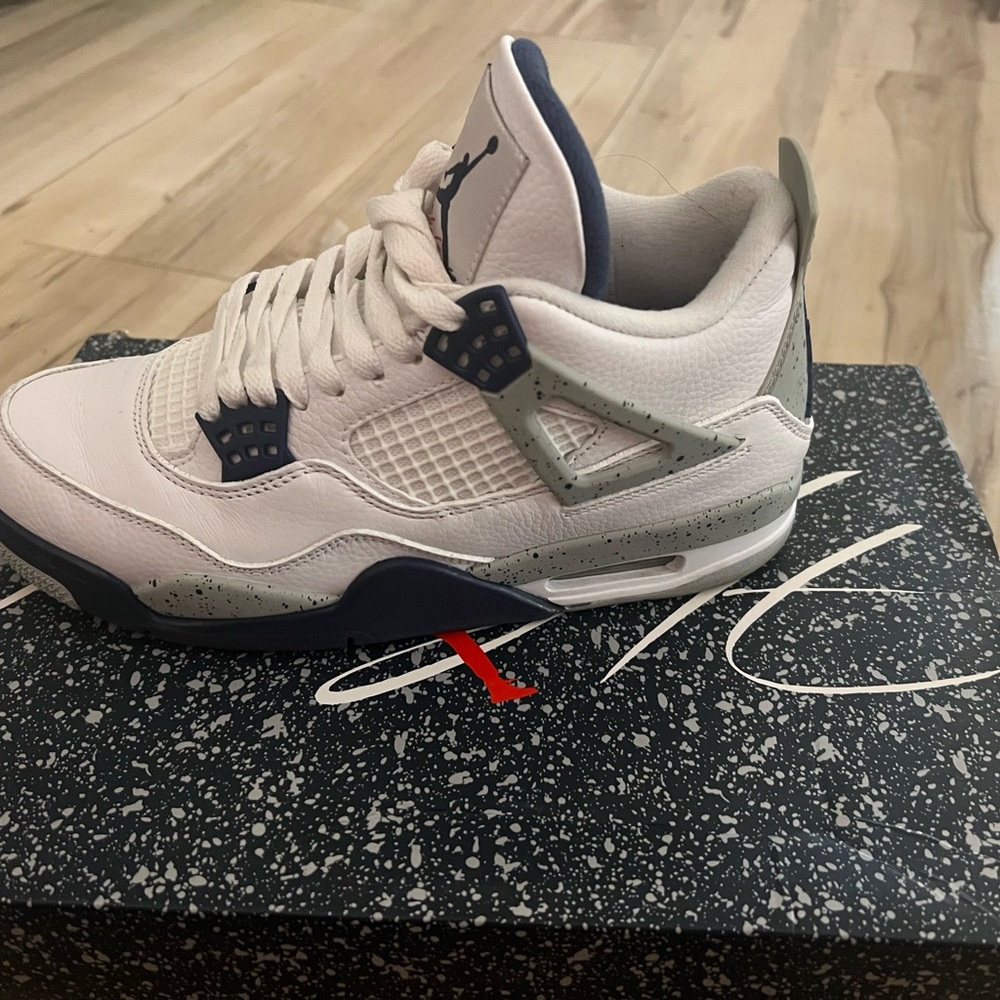 Retro Jordan 4 midnight navy